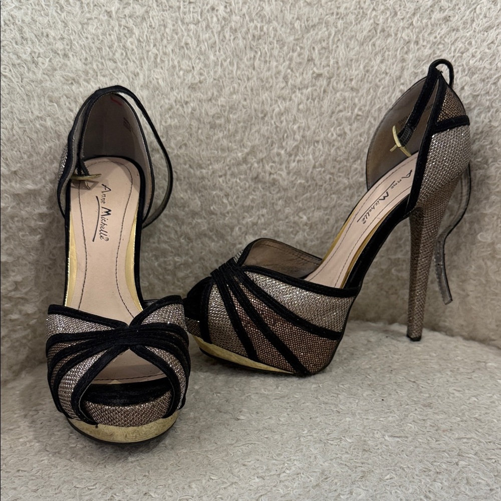 Ann Michell Black and Gold Glitter Heels